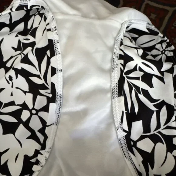 Lands' End Size 22W Chlorine Resistant Soft Cup Tummy Control Swimsuit One Piece - Picture 5 of 9